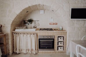 Kjøleskap, mikrobølgeovn, ovn og kokeplater