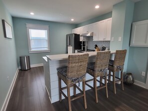 Refrigerador, horno, parrilla de estufa y lavavajillas 