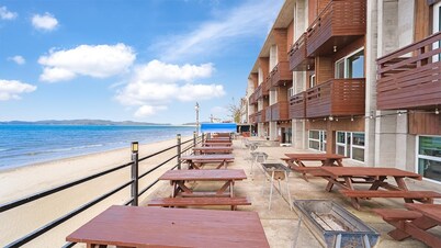 Taean Awesome Khan Pension