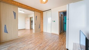 Basic Room, 1 Bedroom (Ondol Oneroom B1(1cheung, 108+109)) | 1 bedroom, free WiFi - Taean Awesome Khan Pension (Taean)