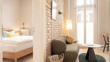 Căn hộ, 1 phòng ngủ, ban công (1) | Khu phòng khách | TV màn hình phẳng 55-inch có truyền hình cáp, TV