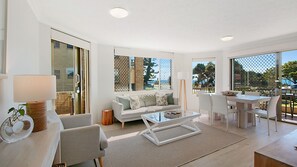 TV - Point View Lodge 2 - Ground Floor Beachfront Bilinga (Bilinga)