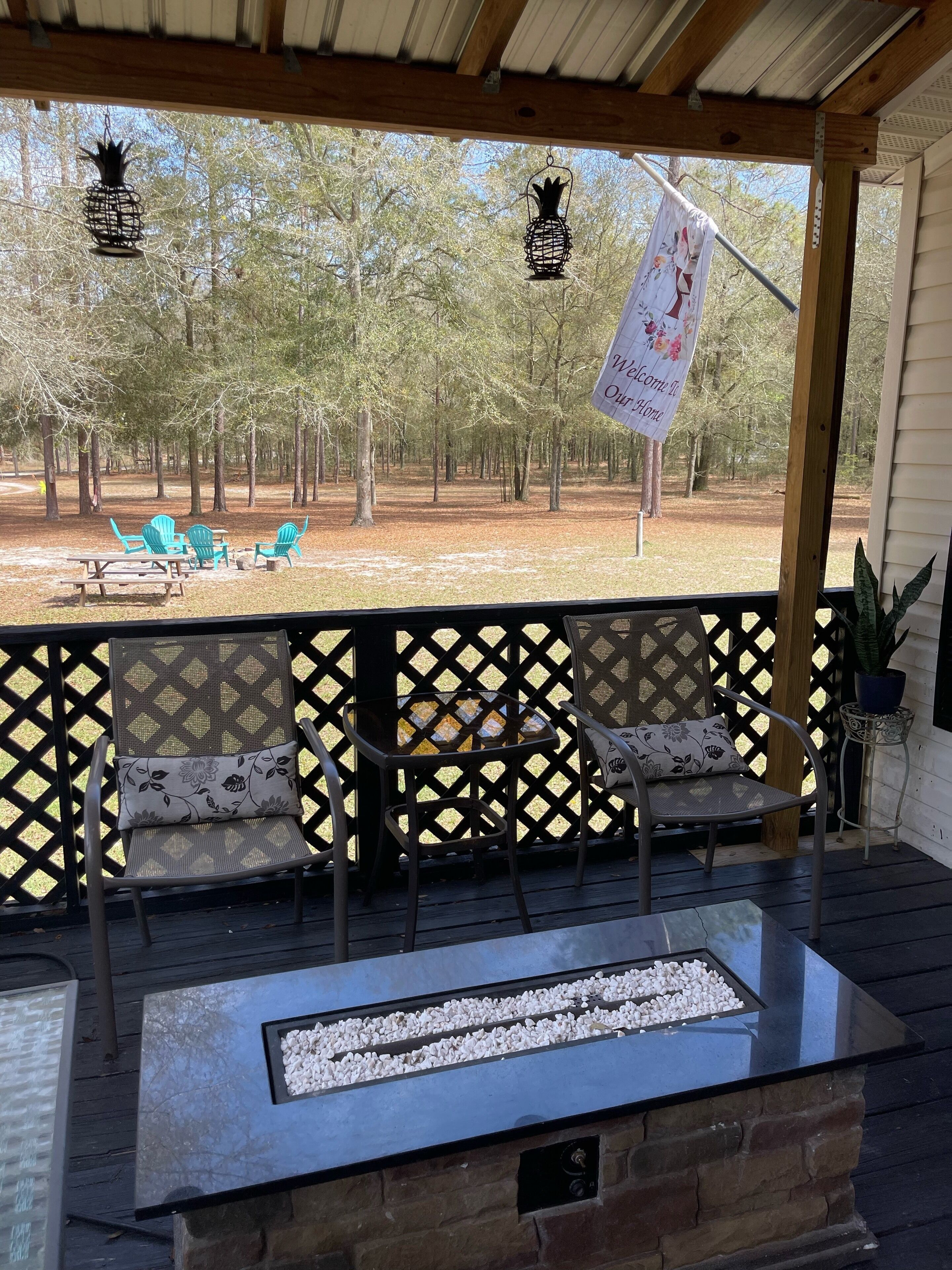Cave Divers Springs Escape, Sleeps 10+, Relaxing Patio, Fire Pit, Spa Tub