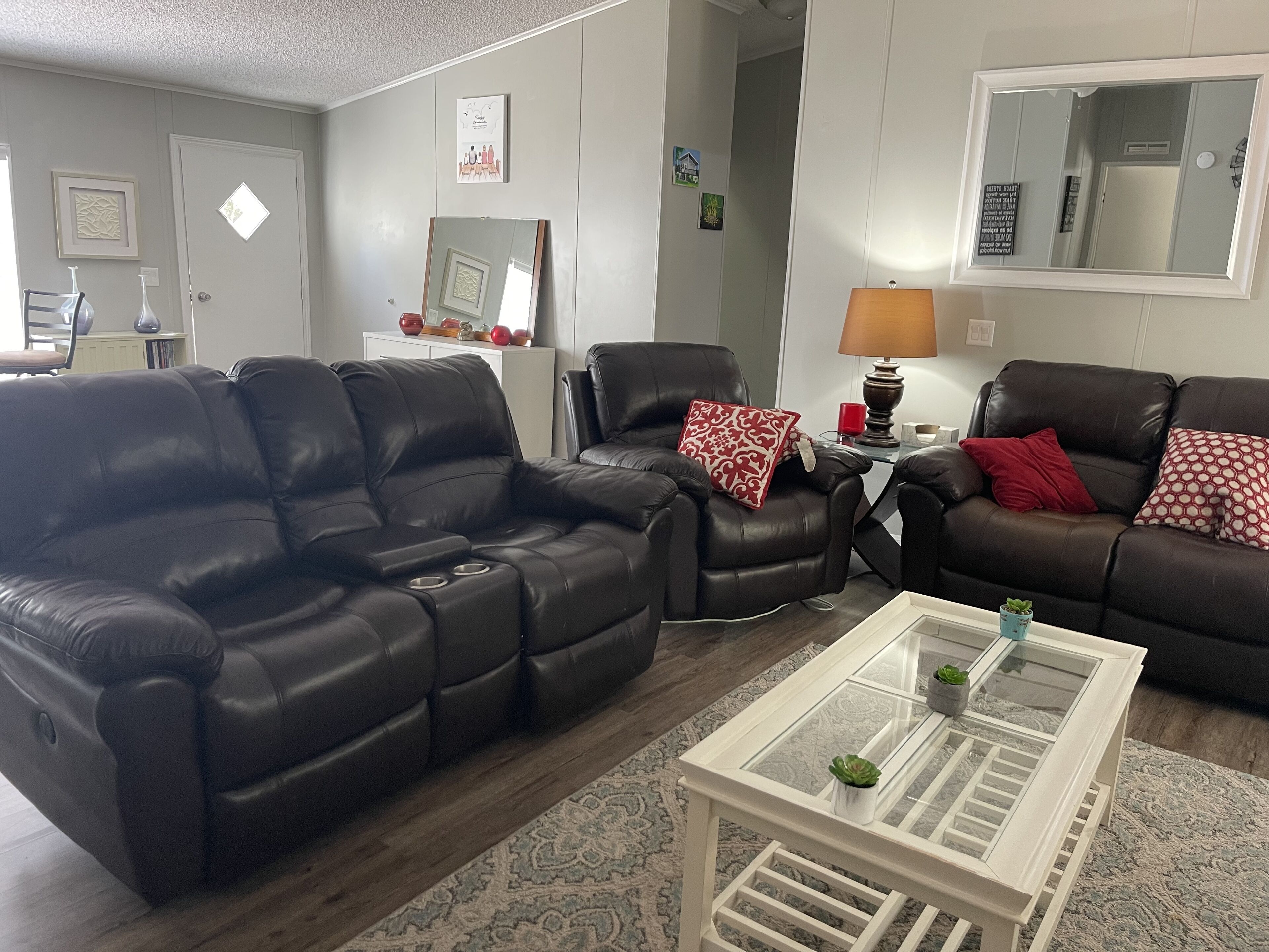 تلفزيون ذكي، مدفأة، ألعاب فيديو، مشغل دي في دي