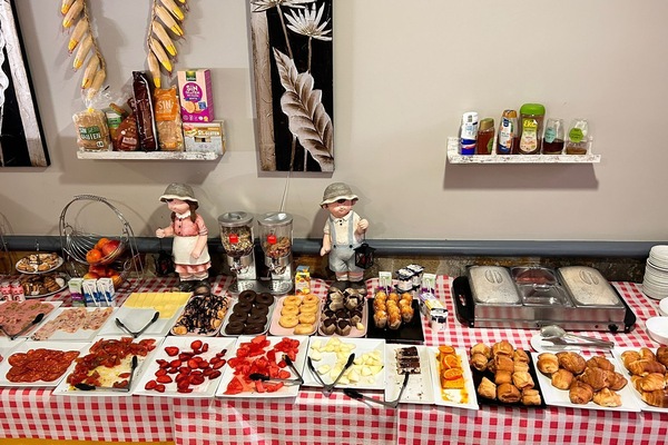 Free daily buffet breakfast
