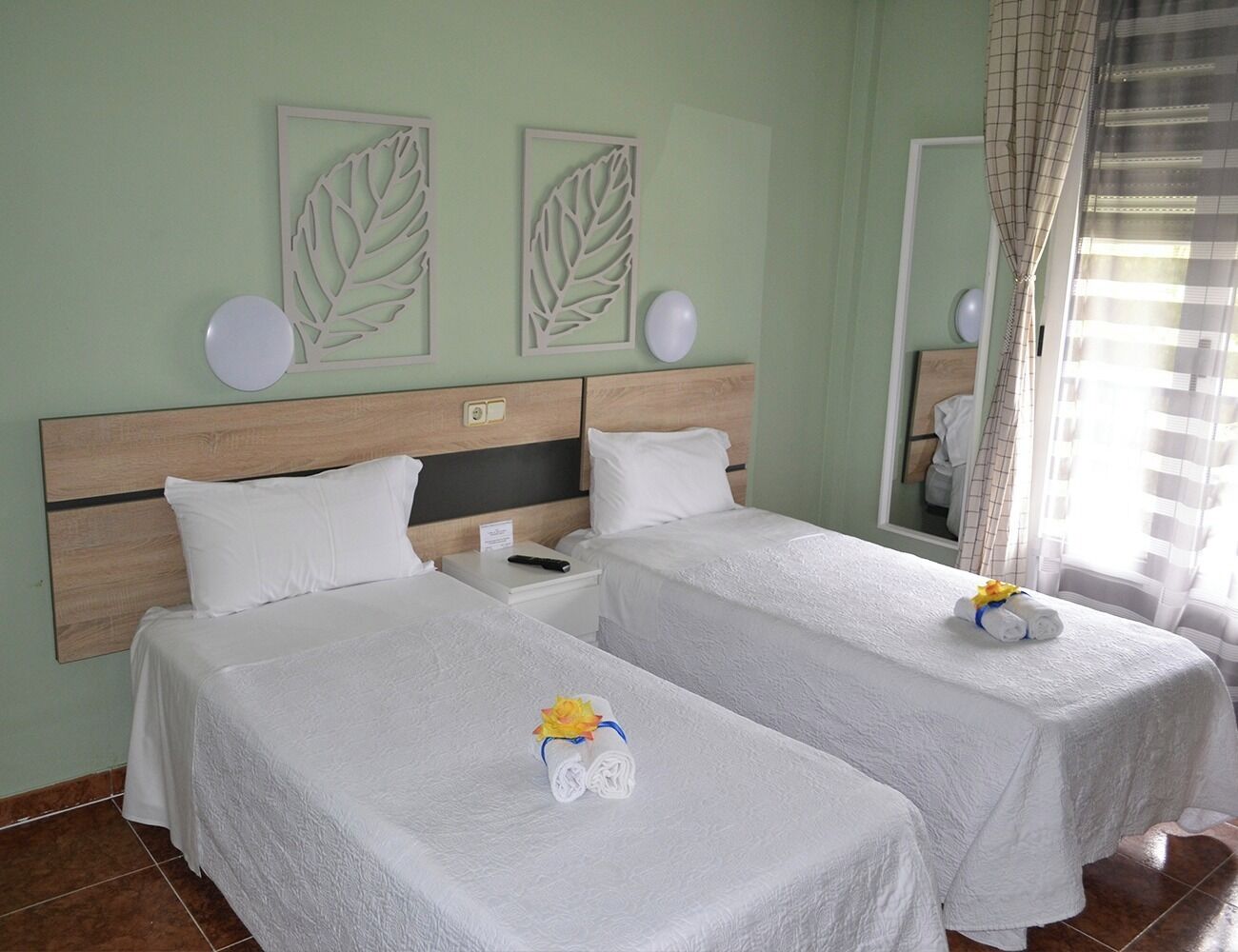 Copriletto in piuma, una scrivania, postazione laptop, Wi-Fi gratuito