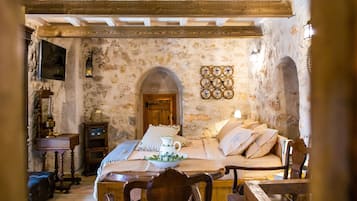 Room, 2 Bedrooms | Iron/ironing board, free WiFi, bed sheets
