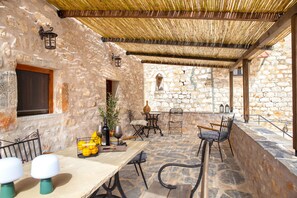 Outdoor dining - Dandy Villas Tower-Built in 17th century (East Mani)