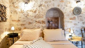 Room, 2 Bedrooms | Iron/ironing board, free WiFi, bed sheets