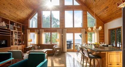 Hammarstrom House - Private Waterfront and Hot Tub