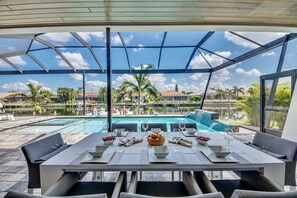 Piscina all'aperto, una piscina riscaldata