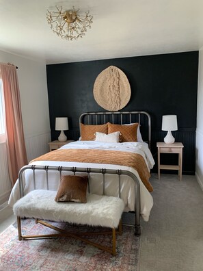 5 bedrooms, desk, travel cot, free WiFi - Experience the Best of Provo and Orem at Our Stylish and Comfortable VRBO. (Orem)
