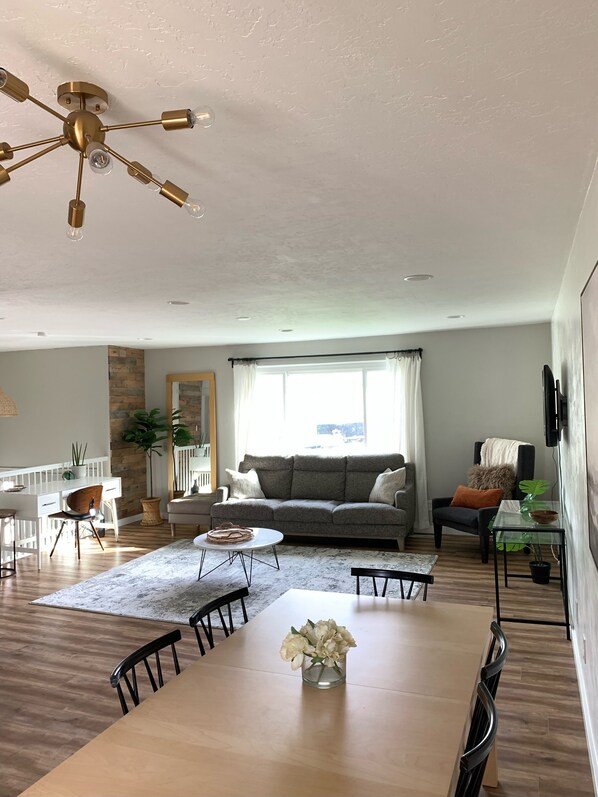 Dining - Experience the Best of Provo and Orem at Our Stylish and Comfortable VRBO. (Orem)