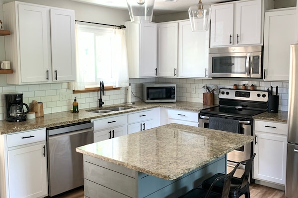 KĂŒhlschrank, Mikrowelle, Ofen, Herdplatte