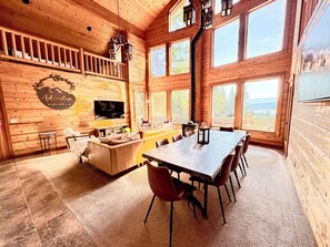 Dining - Red Fox Lodge - Gorgeous Views of Lake Cle Elum - Hot Tub - Game Room (Ronald)