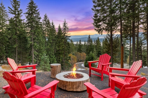 Red Fox Lodge - Gorgeous Views of Lake Cle Elum - Hot Tub - Game Room