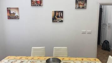 Comfort Apartment | Dining room