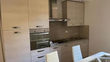 Lägenhet Comfort | Eget kök | Kylskåp, mikrovågsugn, ugn och spishäll