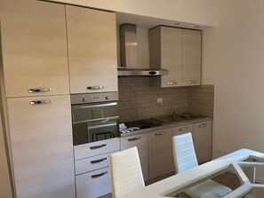 Comfort-Apartment | Eigene Küche | Kühlschrank, Mikrowelle, Ofen, Herdplatte