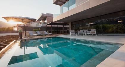 Breathtaking luxury villa LorKia with infinity pool and wellness