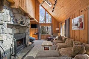 TV, fireplace - Woodsy Retreat - Close to Mt. Snow w Fireplace! (Wilmington)