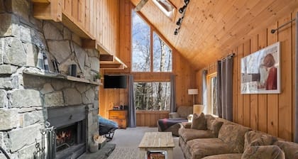 Woodsy Retreat - Close to Mt. Snow w Fireplace!