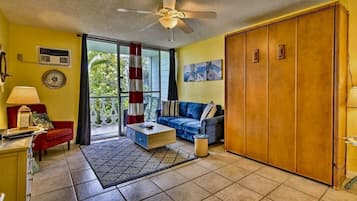 Studio | Living room | Smart TV, streaming services