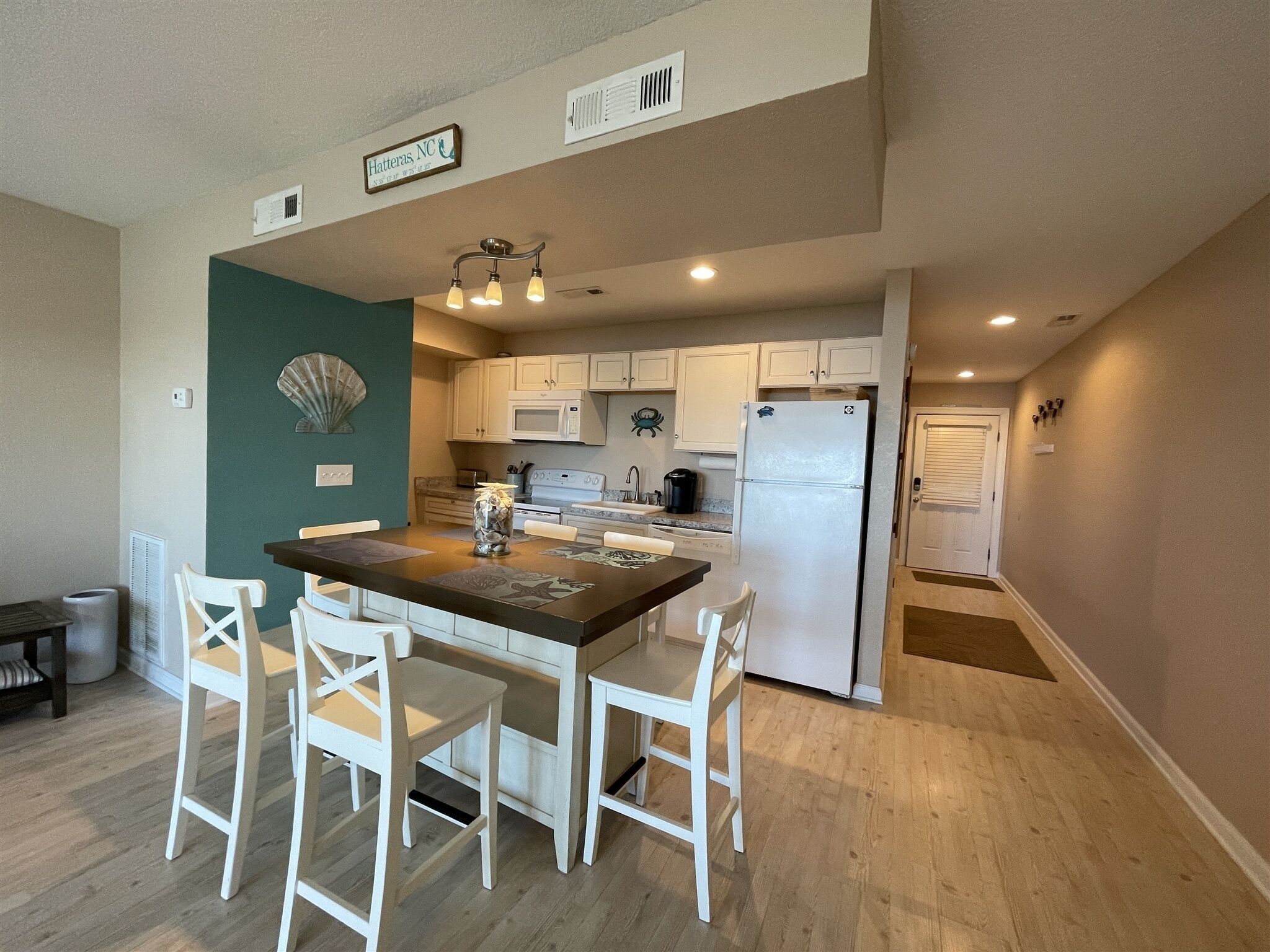 Condo, 1 Bedroom | Private kitchen | Fridge, microwave, coffee/tea maker, toaster