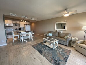 Appartement, 1 slaapkamer | Woonruimte | Televisie