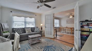 House, 3 Bedrooms | Living area