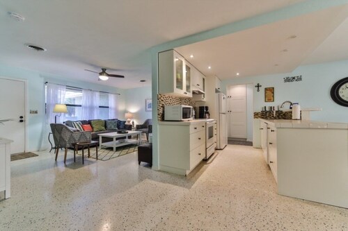 Amazing Pet Friendly 3 Bed House - Heated Pool 3 Bedroom Home by RedAwning