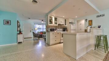House, 3 Bedrooms | Private kitchen