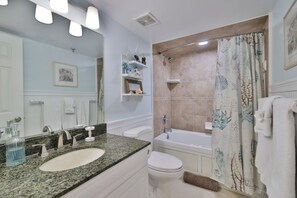 Condo, 2 quartos | Banheiro