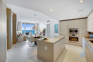 Interior - Oceanfront Elegance: Sunset Views, Pet-Friendly (Hollywood)