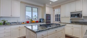 Hawaii Life Rental Presents Aloha 'Ohana