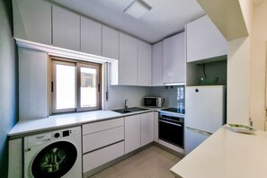 Réfrigérateur, micro-ondes, four, grille-pain