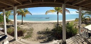 In Strandnähe, Liegestühle, Strandtücher