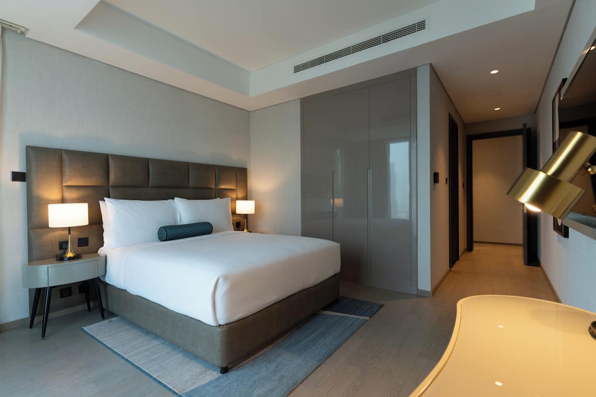 Deluxe Apartment, 1 King Bed, City View, Tower | In-room safe, desk, laptop workspace, soundproofing