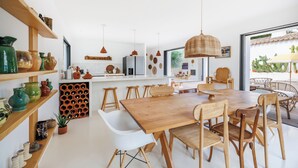 Dining - Prestigious villa in the heart of a vineyard near BORMES-LES-MIMOSAS (La Londe-les-Maures)