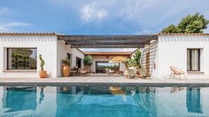 A modern pool area with a clear pool, potted plants, and outdoor furniture. - Prestigious villa in the heart of a vineyard near BORMES-LES-MIMOSAS (La Londe-les-Maures)