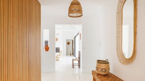 A hallway with a wooden bench, a woven basket, and a mirror on the wall. - Prestigious villa in the heart of a vineyard near BORMES-LES-MIMOSAS (La Londe-les-Maures)