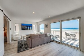 Smart TV - 3 Full Floors across 40' of Ocean Frontage *Hot Tub* (San Diego)