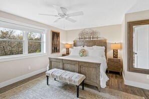 3 makuuhuonetta, silitysrauta/-lauta, ilmainen Wi-Fi, vuodevaatteet