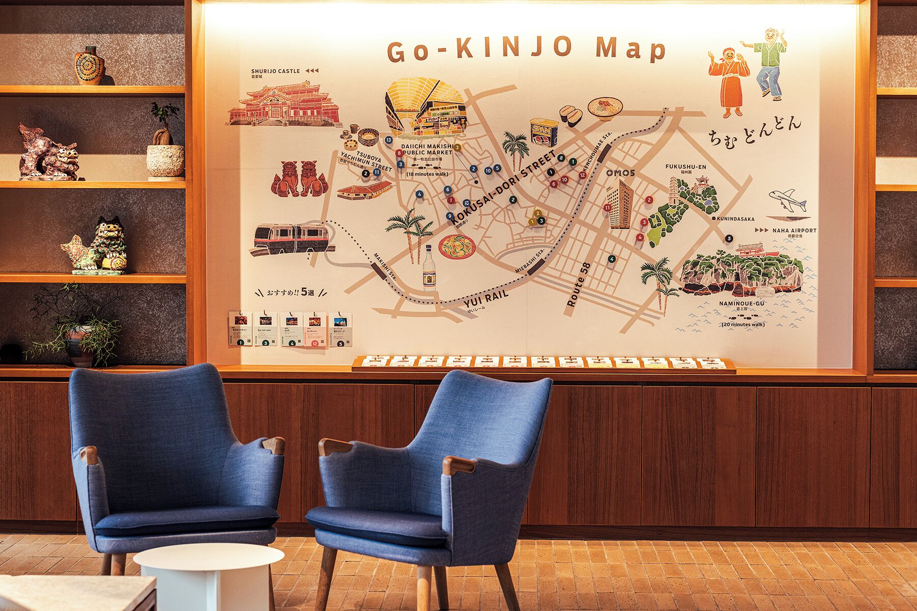 Eine Go-Kinjo Karte mit traditionellem japanischen Kartenlayout, einschließlich Sehenswürdigkeiten wie der Festung Shurijo und der Tsushima Yachinomaru Straße.