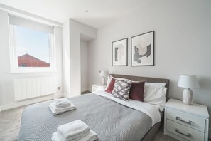 1 habitación, tabla de planchar con plancha, wifi y ropa de cama 