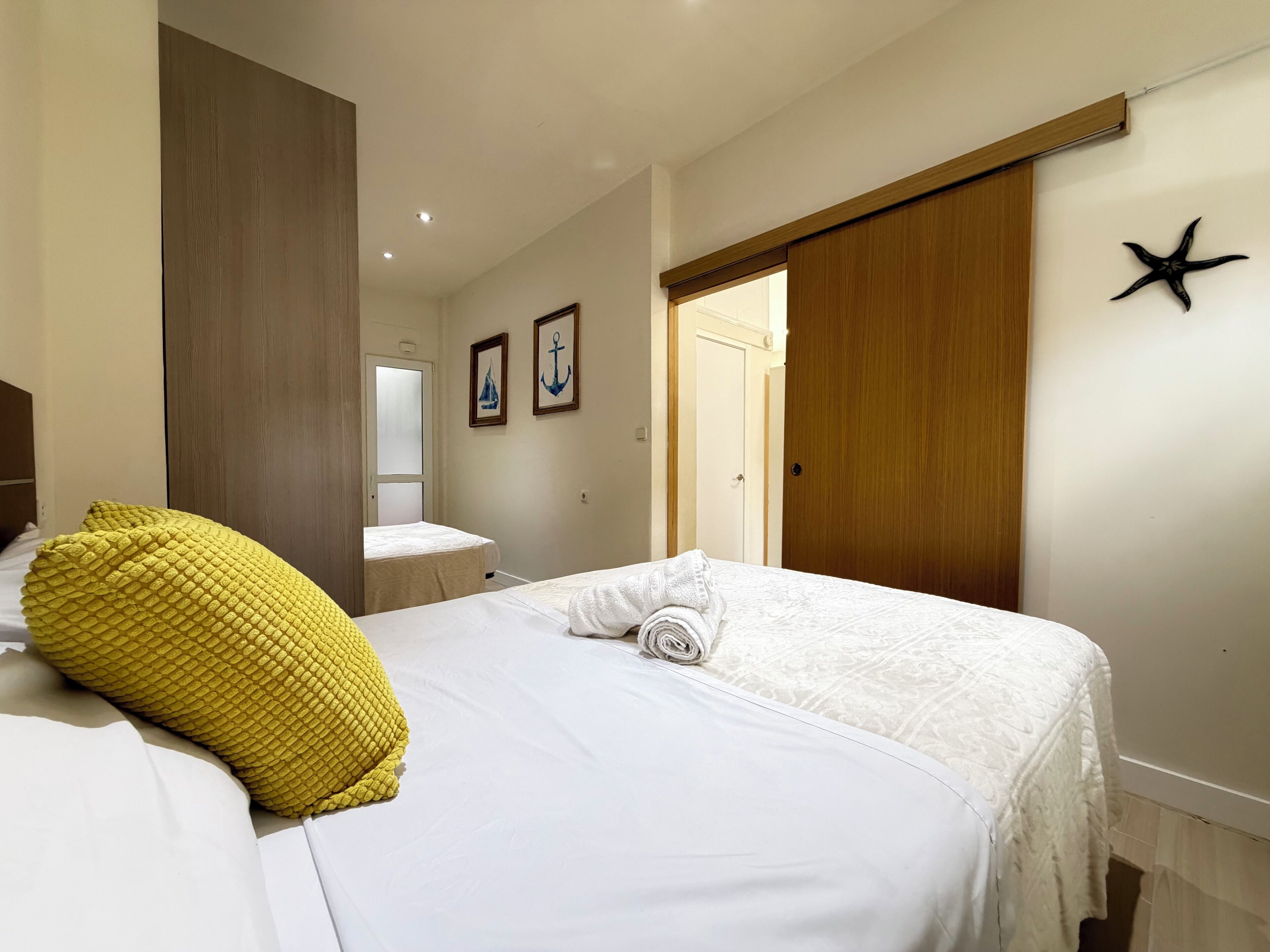 1 chambre, fer et planche à repasser, accès au Wi-Fi (inclus)