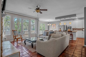Living area - 4 Mizzenmast Court at The Sea Pines Resort (Hilton Head Island)