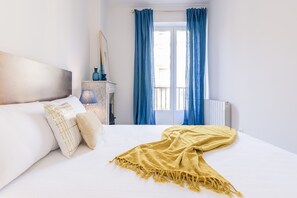 3 bedrooms, iron/ironing board, free Internet, bed sheets
