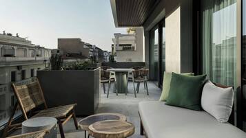 Executive Suite, 1 Bedroom, Balcony | Egyptian cotton sheets, premium bedding, down comforters