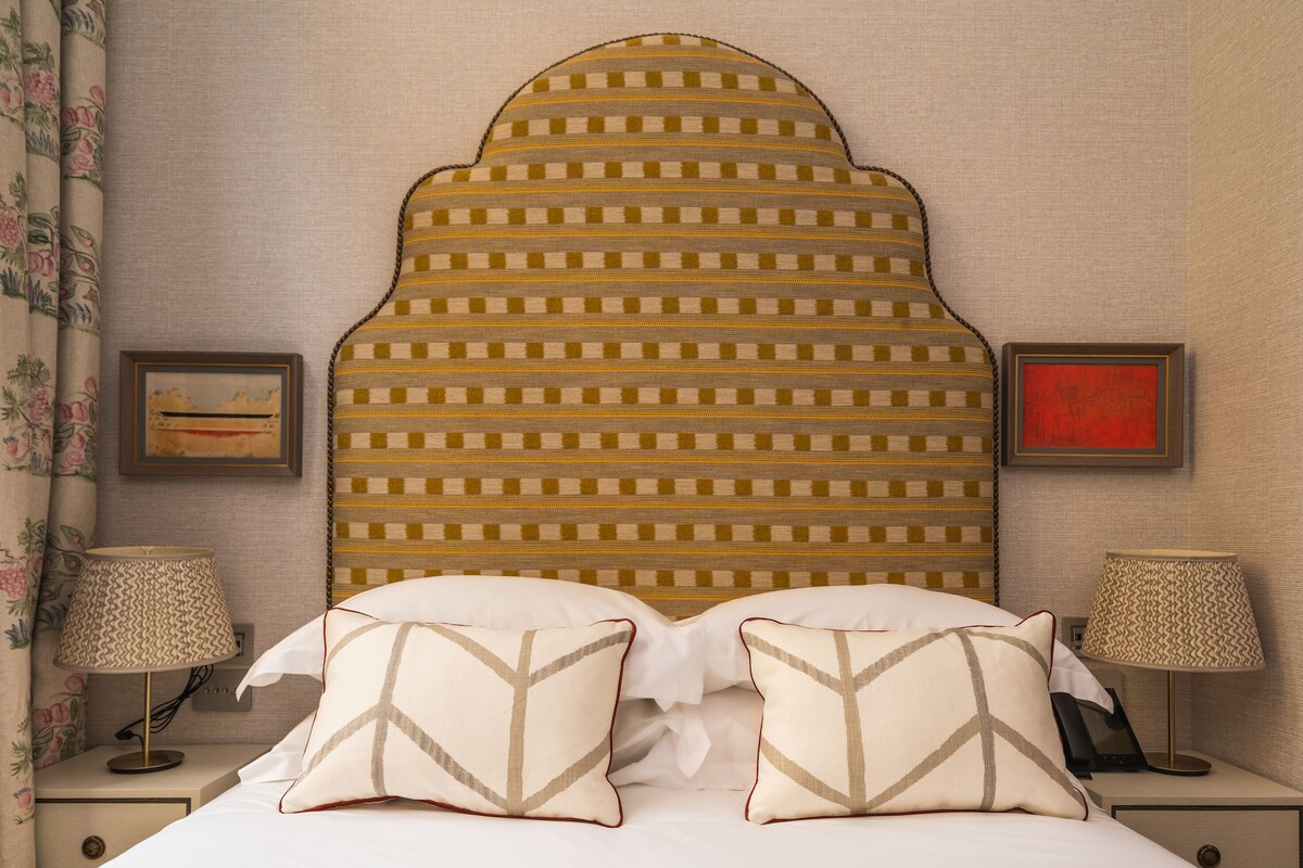 Frette Italian sheets, premium bedding, down duvets, minibar